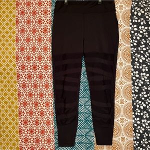 Black POP fit spots leggings